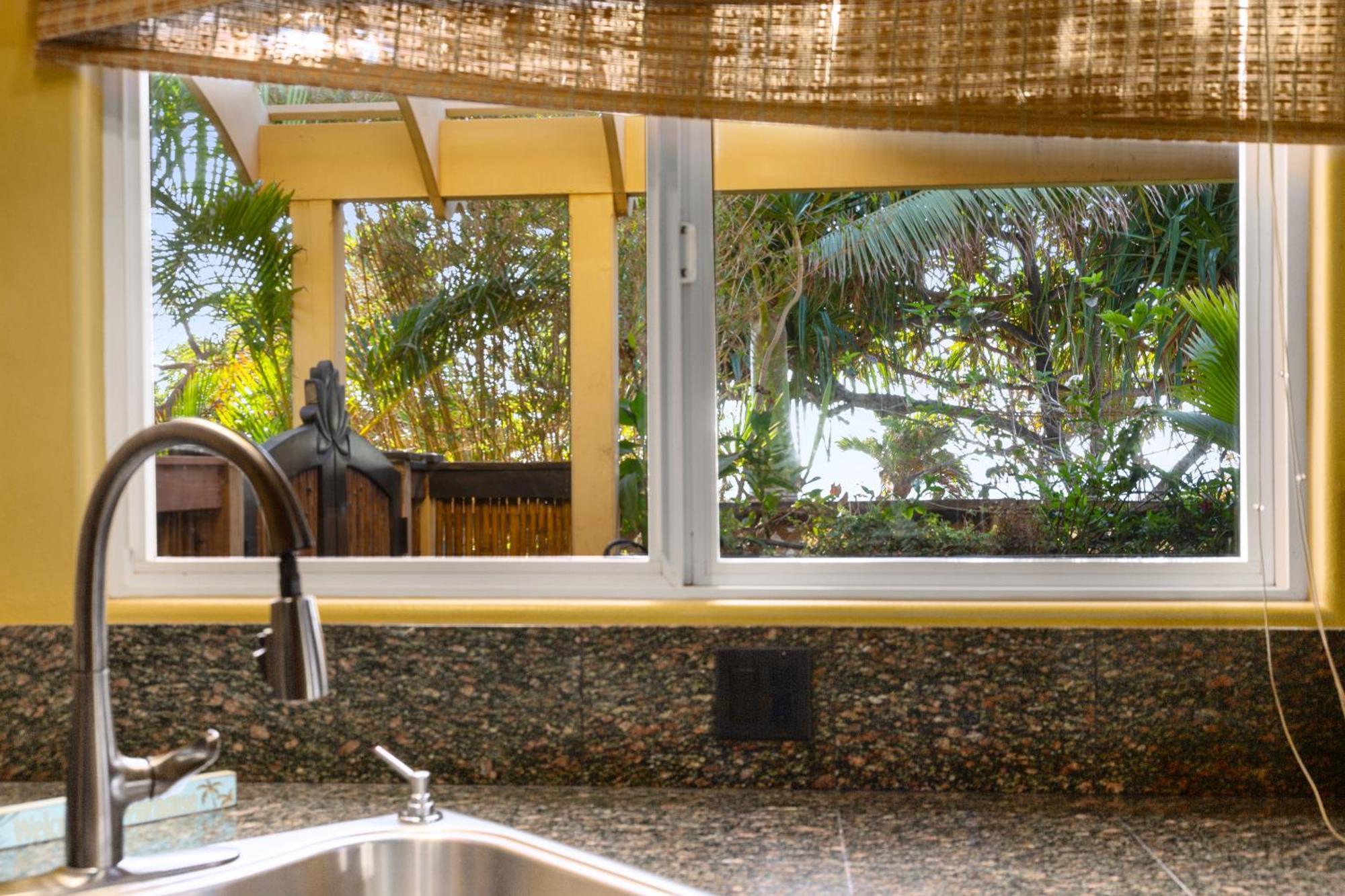 Plumeria Suite, 2-Bedrooms, Sleeps 6, Pool & Bbq, Pre-Renovation Summer Sale Kihei Exterior foto